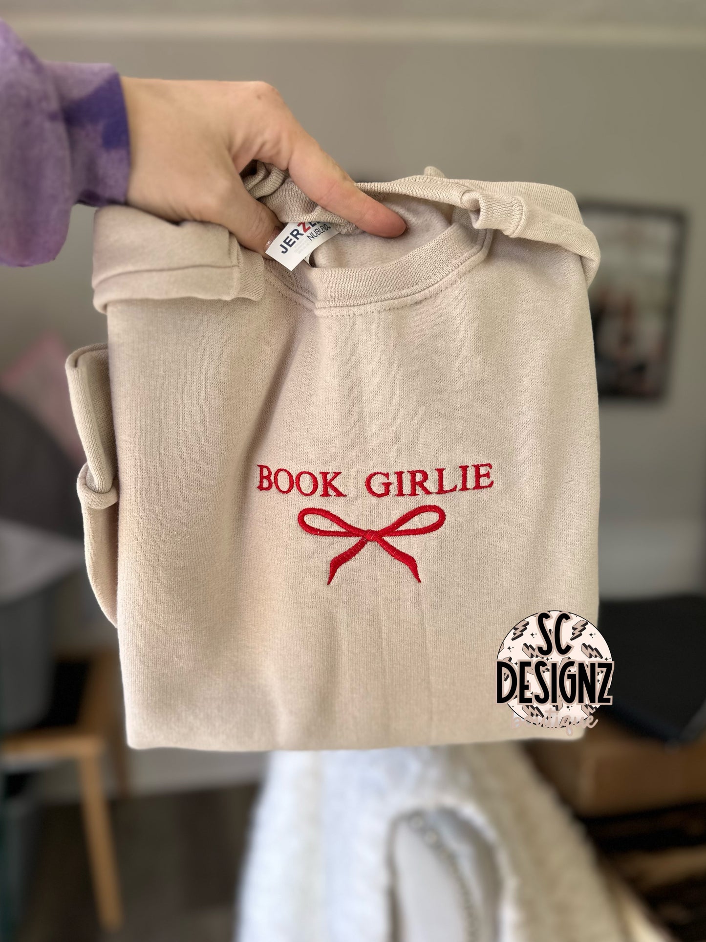 Book girlie embroidered sweatshirt