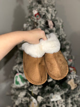 Load image into Gallery viewer, Fur lined slippers